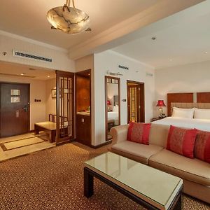 Non Smoking Premier King Room Garden View